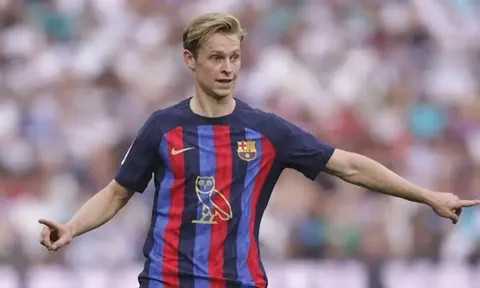 Barca khủng hoảng dây chuyền, M.U sáng cửa đón De Jong