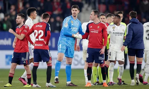 "Họ gọi cậu ấy là con hoang và hát Vinicius, đi chết đi"