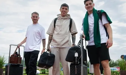 Messi cực 'chill' tại Argentina, bộ ba Premier League hội quân