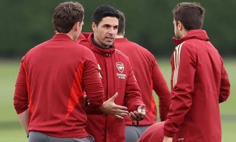 Glenn Hoddle: Arsenal sẽ vượt qua Bayern Munich