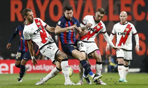 Nối gót Real, Barca thua sốc