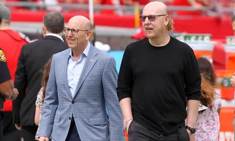 Nhà Glazer tuyên bố cực gắt về việc bán Man Utd