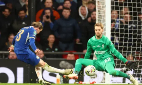 Jamie Redknapp ngả mũ trước sao Liverpool