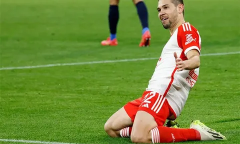 Raphael Guerreiro có thể vắng mặt ở trận đấu với Copenhagen