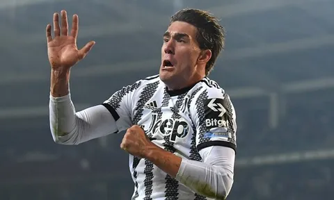 Ghi bàn phút bù giờ, Vlahovic 'mừng như được mùa'