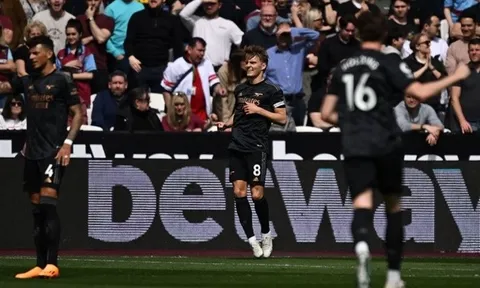 "Odegaard đang tìm kiếm khoảng trống để hoạt động"