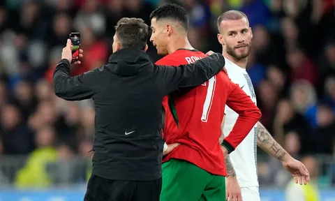 Gạt Ronaldo, chuyên gia chỉ tên cầu thủ xuất sắc nhất Bồ Đào Nha