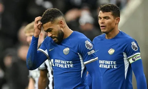 Hàng thủ tệ hại khiến Chelsea sụp đổ trước Newcastle United