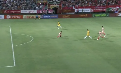 Trọng tài gây bão, cướp trắng trợn bàn thắng tại vòng 9 V-League