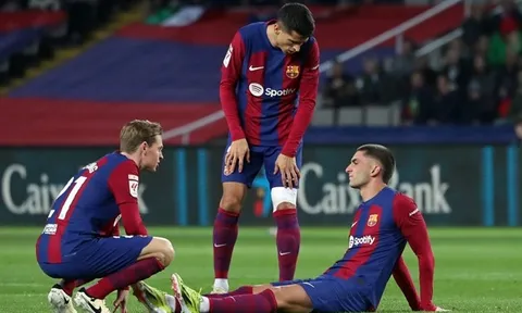 Barca mất hai ngôi sao trước cuộc đối đầu với Napoli