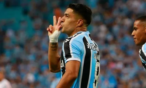 Suarez lập hattrick ngay trận ra mắt CLB mới