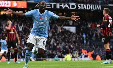 Doku bùng nổ với điểm 10, đưa Man City lên ngôi đầu