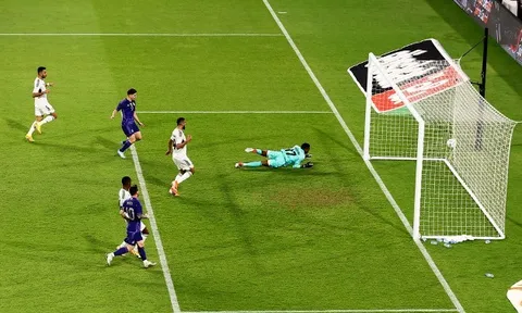 "Man Utd đang tỏ ra bối rối ở khu vực giữa sân"