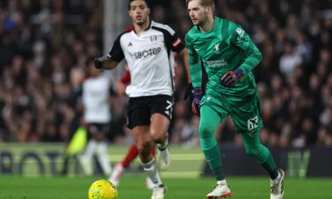 Chris Sutton chỉ trích người thay thế Alisson