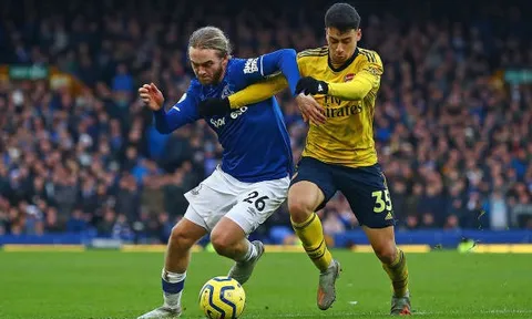 Neville vạch trần 2 ngôi sao chưa tốt của Arsenal