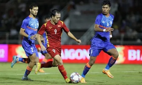 Hoàng Đức chấn thương; 4 CLB nước ngoài muốn có Văn Toàn
