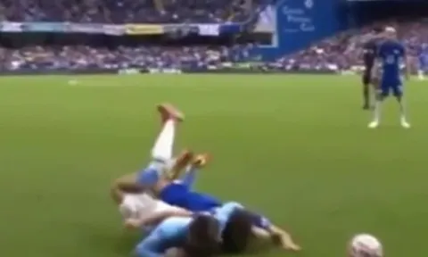 Sút tung lưới Cameroon, tại sao Embolo không ăn mừng?