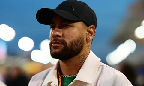 Neymar xúc động khi trở lại đội bóng cũ