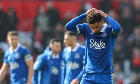 Everton đã khốn còn gặp khó