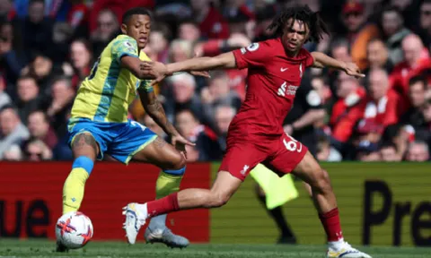 Trent Alexander-Arnold tạo ra hai nửa buồn vui