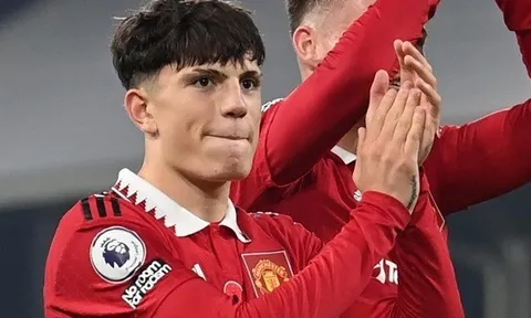 Real tổ chức đàm phán, Man Utd lập tức công bố HĐ mới