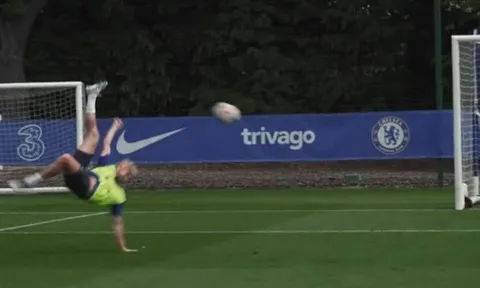 2 bom tấn Chelsea ngẫu hứng trình diễn trước trận Man City