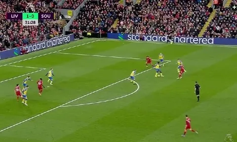 2 đường chuyền thiên tài của Liverpool