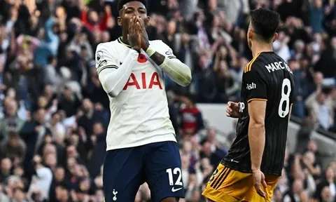 2 khoảnh khắc khiến ‘hố đen’’ Tottenham bị chế giễu không thương tiếc