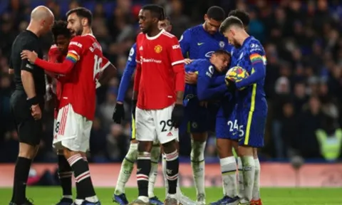 2 tội đồ xuất hiện, Chelsea chia điểm với Man Utd