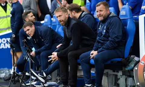 "Bạn sẽ bị Chelsea sa thải vào sáng mai"