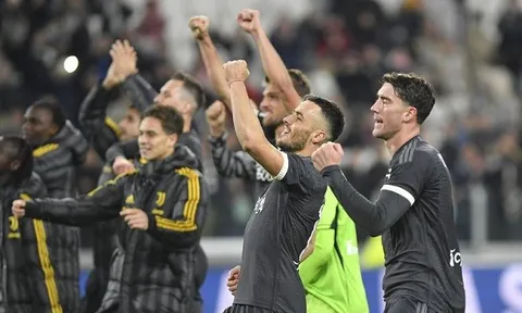 2 hậu vệ ghi bàn, Juventus tạm lên đầu bảng