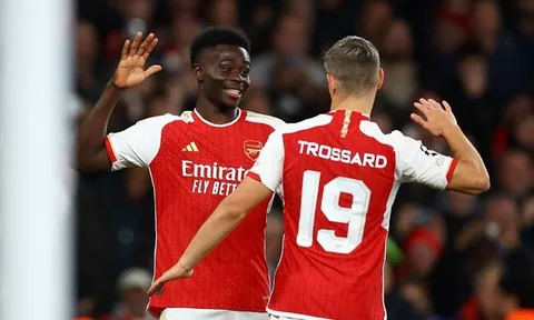 Biến Ramsdale thành vật tế, Arsenal có ngay phương án chia lửa cho Saka