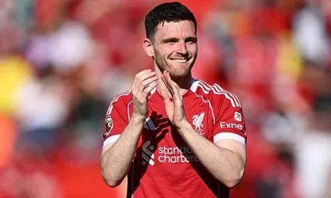 Robertson bất bình vì Liverpool nhận bàn thua khi thủ môn nằm sân