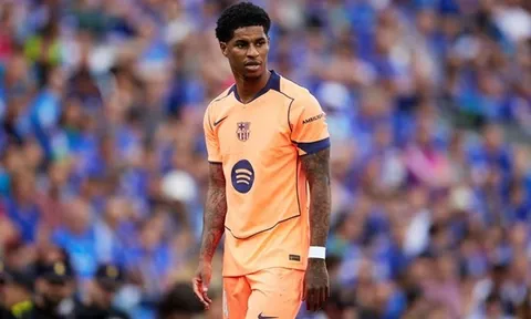 Rashford đáp trả tin đồn bằng bàn thắng thứ 13 cho Barca