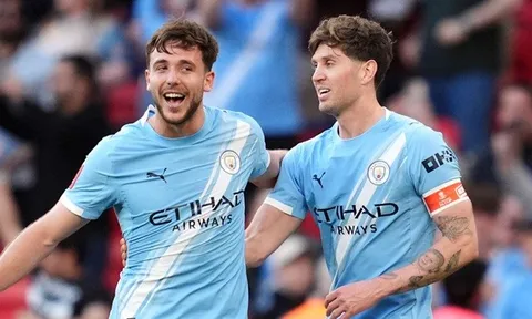 Man City: Từ trắng tay đến cơ hội giành cú ăn ba sau 12 tháng
