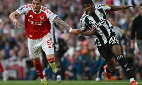 Lá chắn thép Piero Hincapie giúp Arsenal bảo vệ ngôi đầu