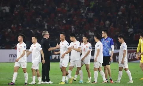 Bồi thường khổng lồ nếu sa thải sớm HLV Troussier; Cầu thủ Indo ốm hàng loạt