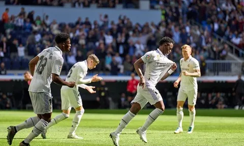Vinicius mở màn cuộc lội ngược dòng, Real còn kém Barca 6 điểm