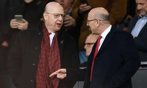 Chuyện lạ! Nhà Glazer không nhận tiền từ Man Utd