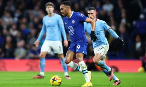 14 lần chạm bóng, 0 cú dứt điểm, tân binh Chelsea hóa thảm họa