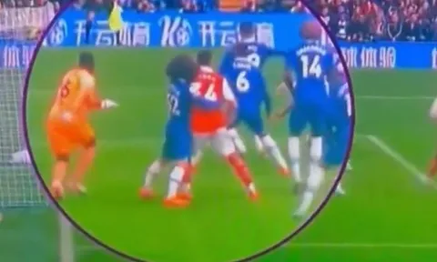 Pep tiết lộ điều đã nói với Tsimikas và Arthur