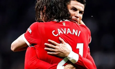 Ronaldo - Cavani phối hợp ăn ý, Rashford phá vỡ im lặng