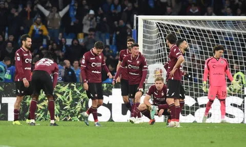 Chủ tịch của Salernitana chỉ trích tổ trọng tài sau trận thua ngược trước Napoli