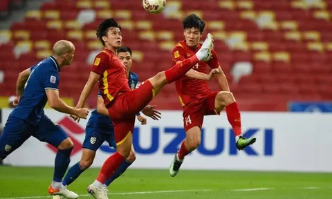 "Khoảng trống sau lưng hàng thủ Việt Nam quá lớn"