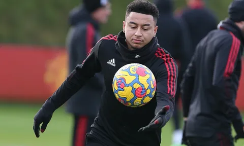Owen và Lawrenson dự đoán tỷ số khác nhau trận M.U - Burnley