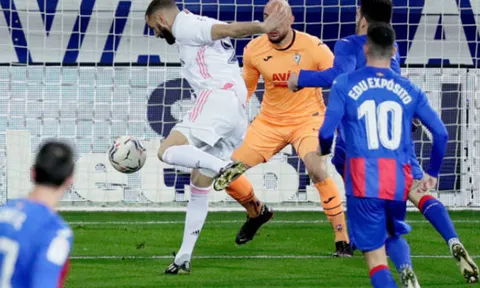 CĐV Man Utd chưa từng sống trong cảnh này suốt 50 năm