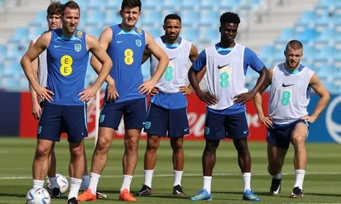 Lloris đá xoáy Emiliano Martinez: "Trò hề trước khung thành"