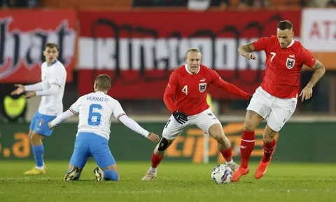 Tuyển Ý đón World Cup bằng thất bại 0-2