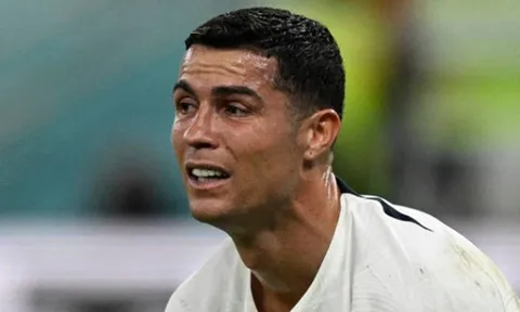 Jay Jay Okocha: Ronaldo bị loại không phải điều khó tin