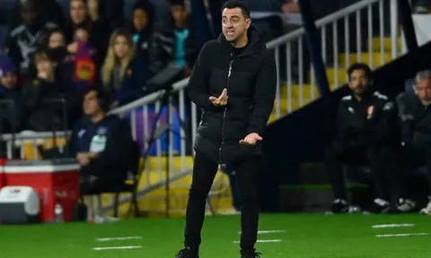 Sở hữu xG hơn 4 vẫn thua trận, Xavi hậm hực